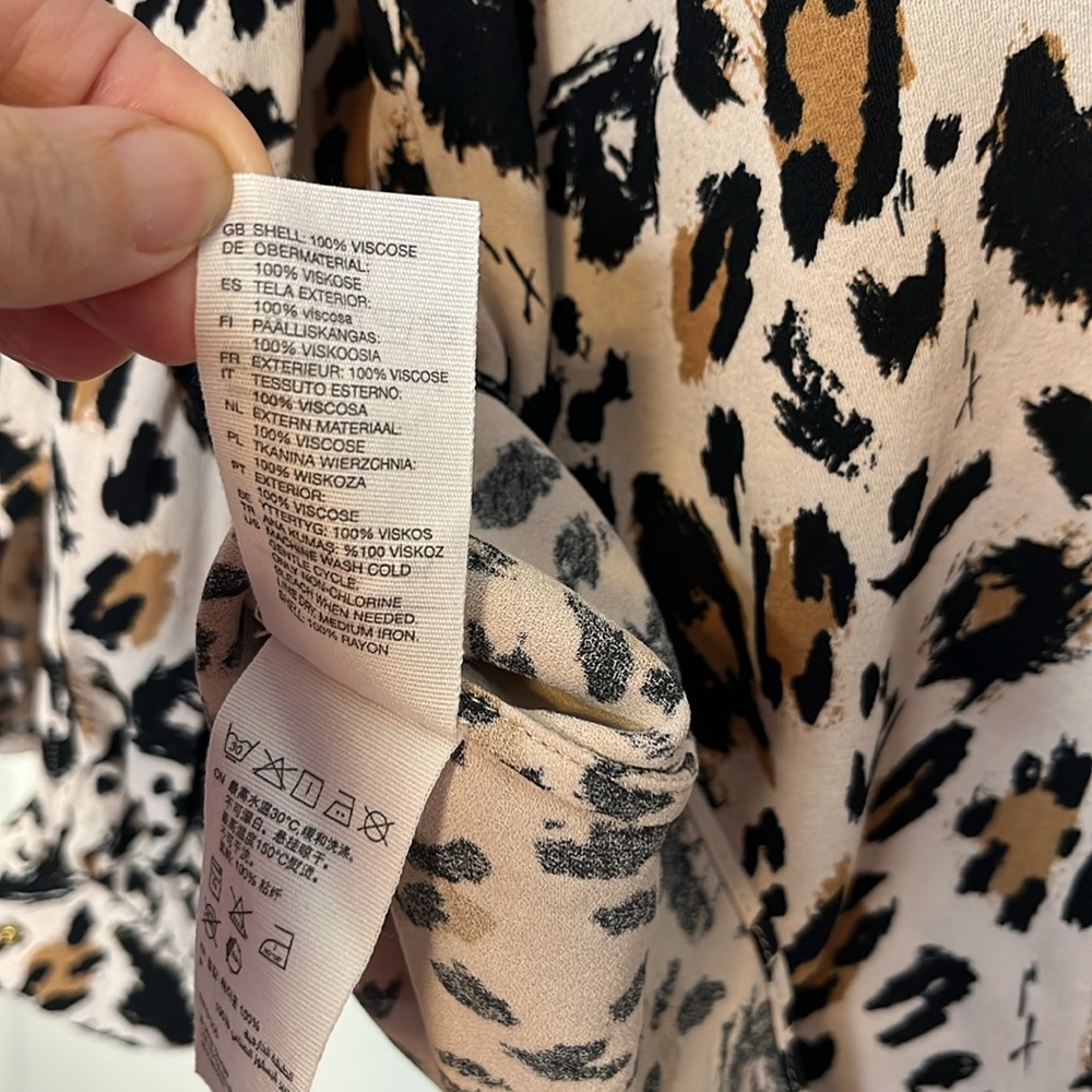 Revolve & Other Stories Leopard Animal Print Keyhole Long Sleeve Blouse Top 4 - Picture 7 of 11